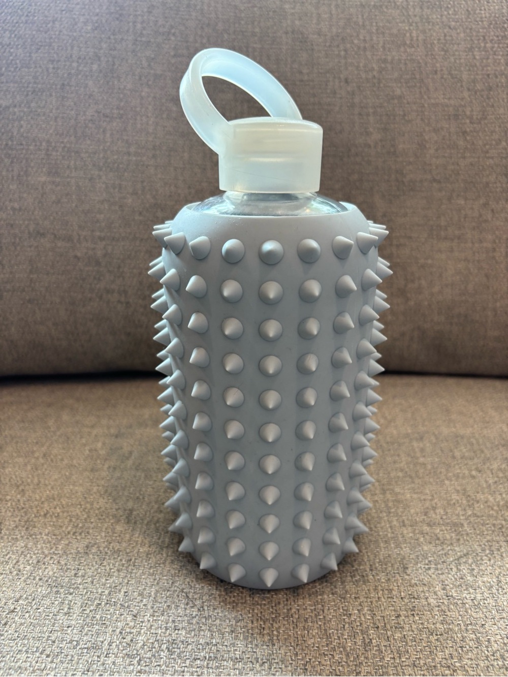 bkr Spiked light grey Glass Water Bottle 1L / 32 oz - like new